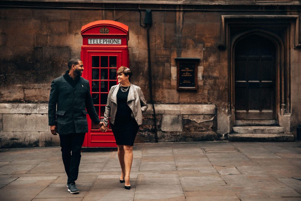 romantic-engagement-photoshoot-in-london-iconic-location-1