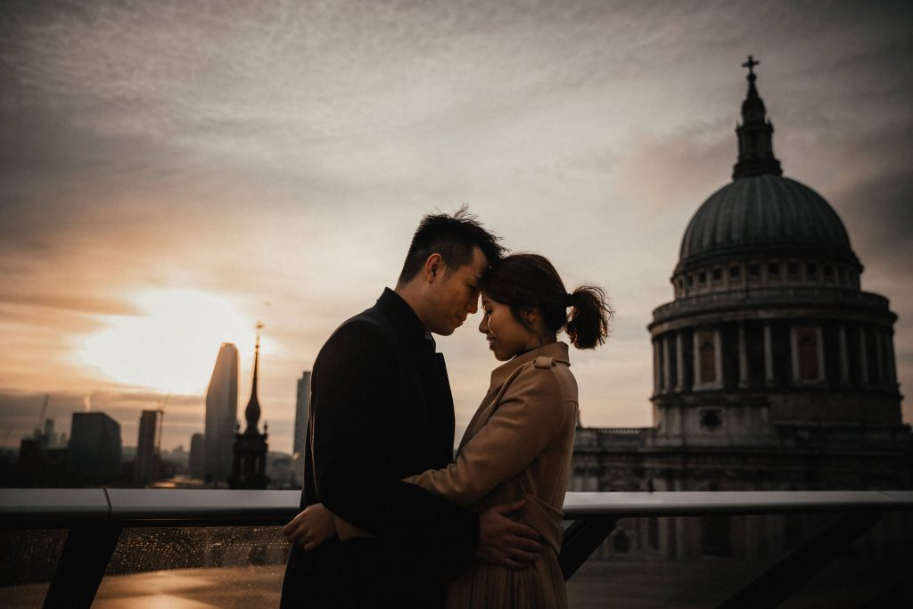 Couple photoshoot photographer London Hadi Yazdani romantic sunset st pauls 02