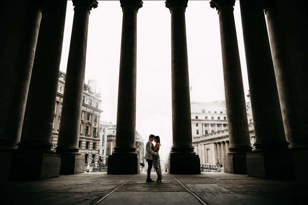 Couple-photoshoot-photographer-London-Hadi-Yazdani-royal-exchange-romantic-pose-gallery