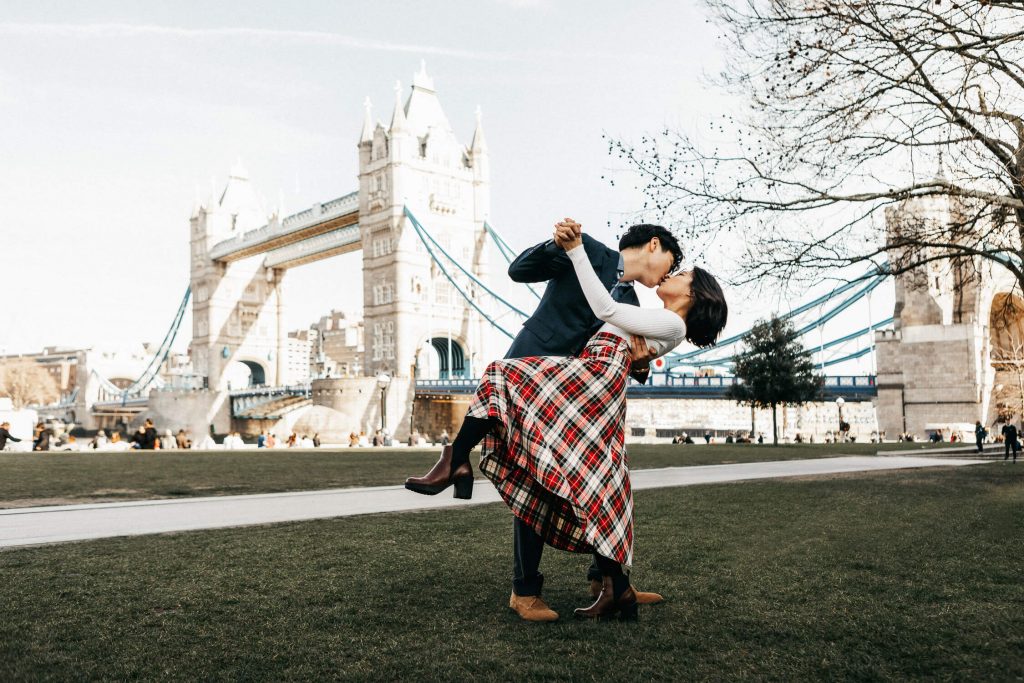 Couple-photoshoot-photographer-London-Hadi-Yazdani-tower-bridge-romantic-gallery
