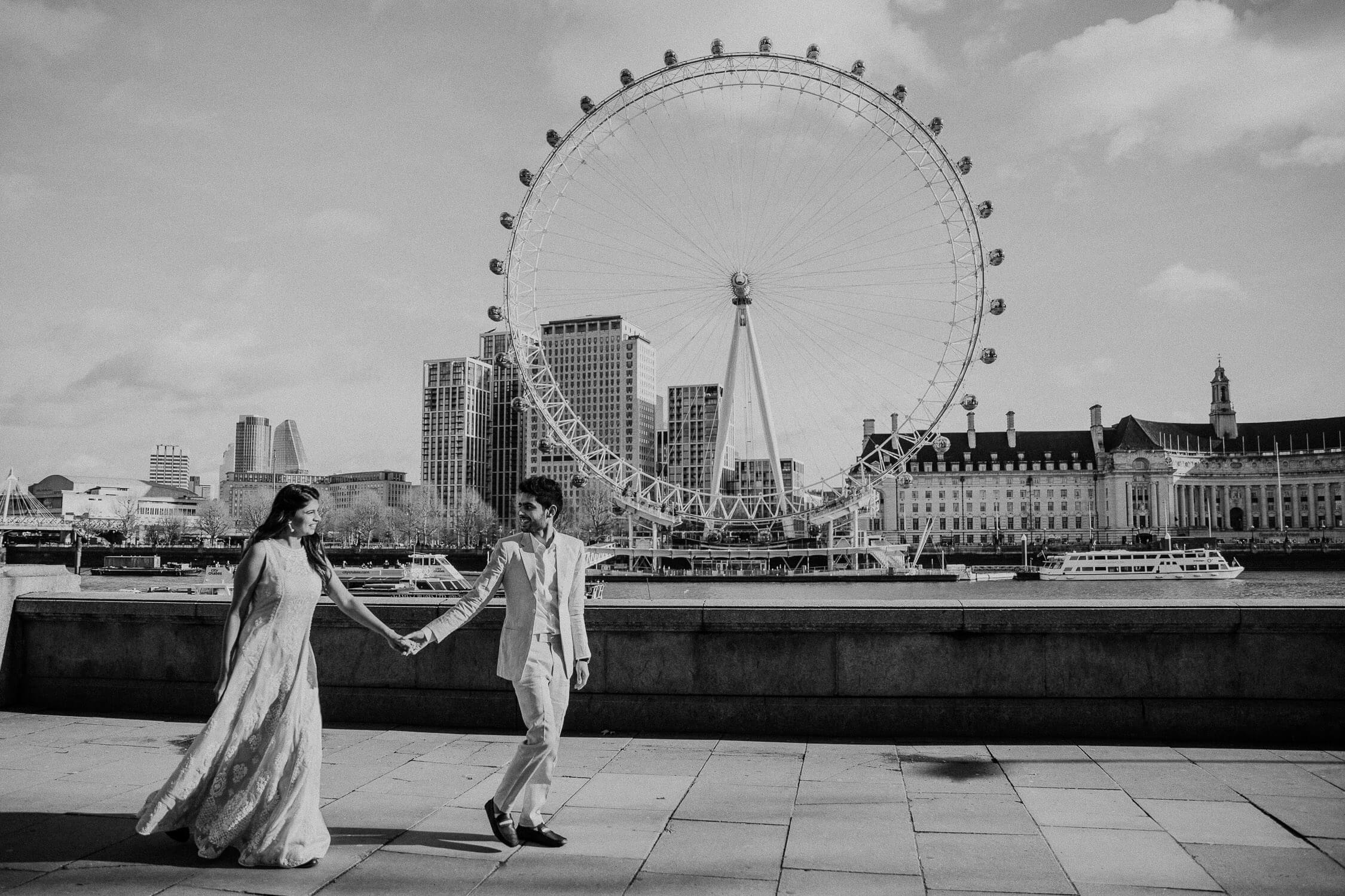 cute-couple-photos-London-engagement-photographer-hadi-yazdani-eye-romantic-b&w